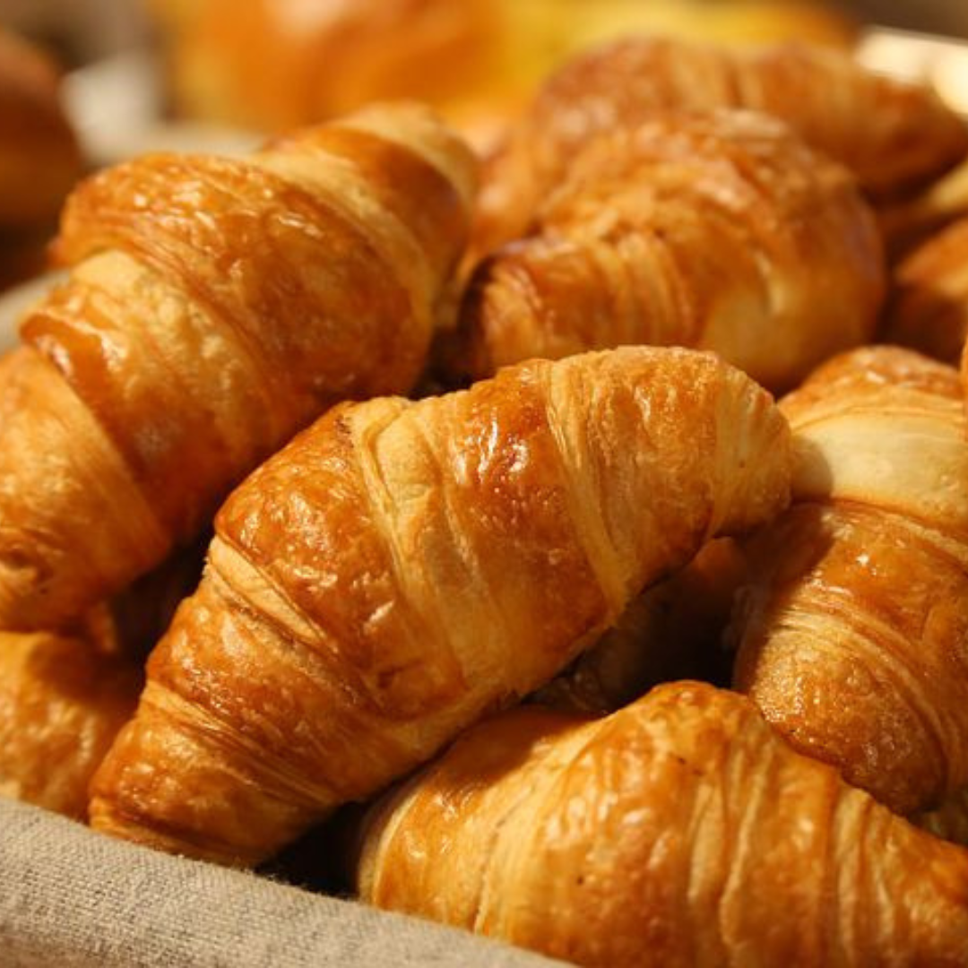 Au Bureau des Saveurs, propose de délicieux petits déjeuners et pauses gourmandes, parfaits à tout moment de la journée ! Des viennoiseries aux biscuits moelleux, régalez-vous à chaque instant.